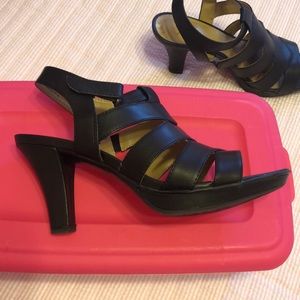 Black Naturalizer sandal heels - Size 8.5 M